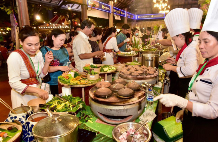 Bánh căn, bánh xéo đặc sản của Ninh Thuận (Saigon - Ninh Chữ hotel) tại Lễ hội văn hóa ẩm thực ở TP.HCM 2023 - Ảnh: T.T.D