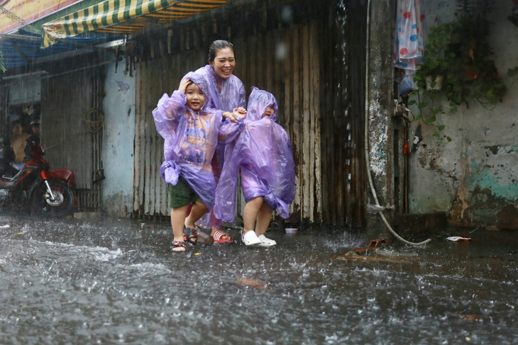 Hôm nay thời tiết Nam Bộ có mưa diện rộng - Ảnh: CHÂU TUẤN