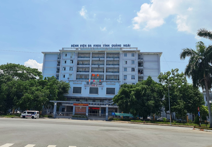 Bệnh viện Đa khoa tỉnh Quảng Ngãi là cơ sở y tế lớn nhất tỉnh nhưng vẫn không thể khám sức khỏe cho người nước ngoài vì thiếu thông dịch viên chuyên ngành - Ảnh: TRẦN MAI