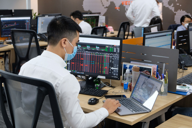 Hơn 1,6 tỉ cổ phiếu được khớp lệnh trên sàn HoSE, cao nhất lịch sử thị trường chứng khoán Việt Nam - Ảnh minh họa: BÔNG MAI
