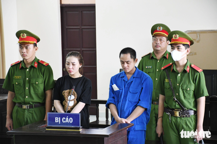 Hà Quang Danh và Nguyễn Thị Mỹ Chi tại phiên tòa xét xử sơ thẩm - Ảnh: HỒ GIANG