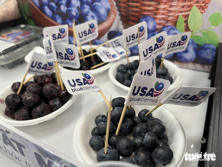 Blueberries Mỹ cũng đang có chương trình giảm giá - Ảnh: N.BÌNH