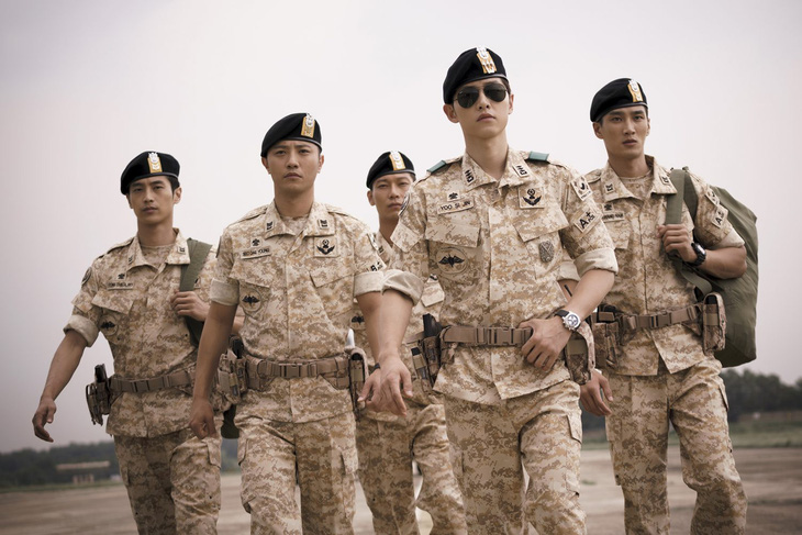 Vai diễn trung sĩ Im Kwang Nam trong bộ phim đình đám Hậu duệ mặt trời giúp Ahn Bo Hyun được khán giả chú ý nhiều hơn.