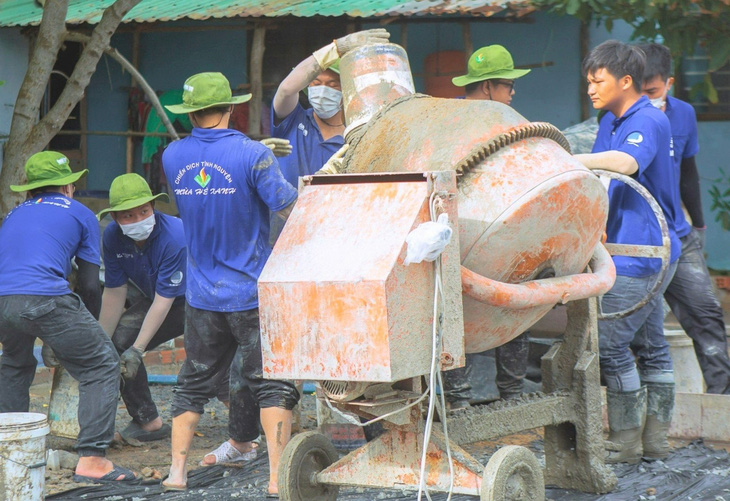 Các chiến sĩ biến bãi rác thành điểm sinh hoạt cộng đồng, sân chơi thiếu nhi trị giá 650 triệu đồng - Ảnh: K.ANH