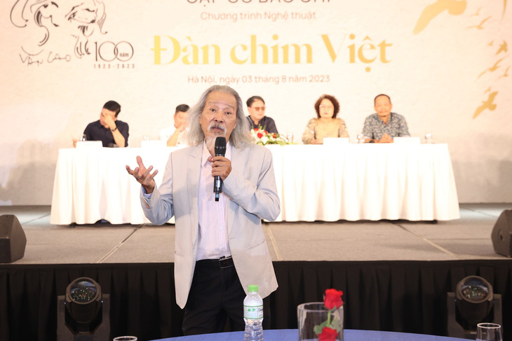 Ông Văn Thao, con trai nhạc sĩ Văn Cao, chia sẻ tại buổi họp báo - Ảnh: BTC