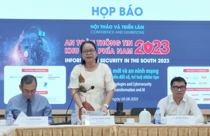 Bà Võ Thị Trung Trinh, phó giám đốc Sở Thông tin và Truyền thông TP.HCM, tại buổi họp báo - Ảnh: ĐỨC THIỆN