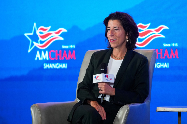 Bộ trưởng Thương mại Mỹ Gina Raimondo tham dự Hội nghị WeForShe năm 2023 của Mạng lưới Lãnh đạo nữ thuộc Hiệp hội Thương mại Mỹ (AmCham) Thượng Hải, tại Thượng Hải, Trung Quốc vào ngày 30-8 - Ảnh: REUTERS