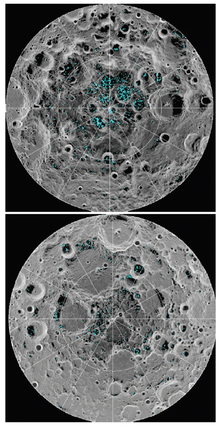 Phân bố băng bề mặt ở cực nam (trên) và cực bắc của Mặt trăng, do thiết bị của NASA đo được.