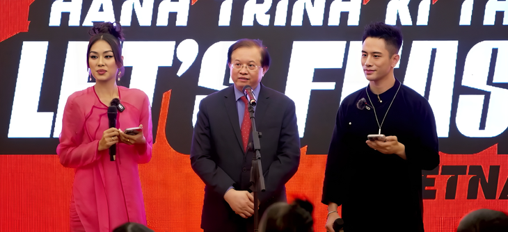 Thứ trưởng Bộ Văn hóa, Thể thao và Du lịch Tạ Quang Đông (ở giữa) cho biết "Hành trình kỳ thú" là chương trình rất đặc sắc và thích hợp đối với Việt Nam - Ảnh chụp màn hình