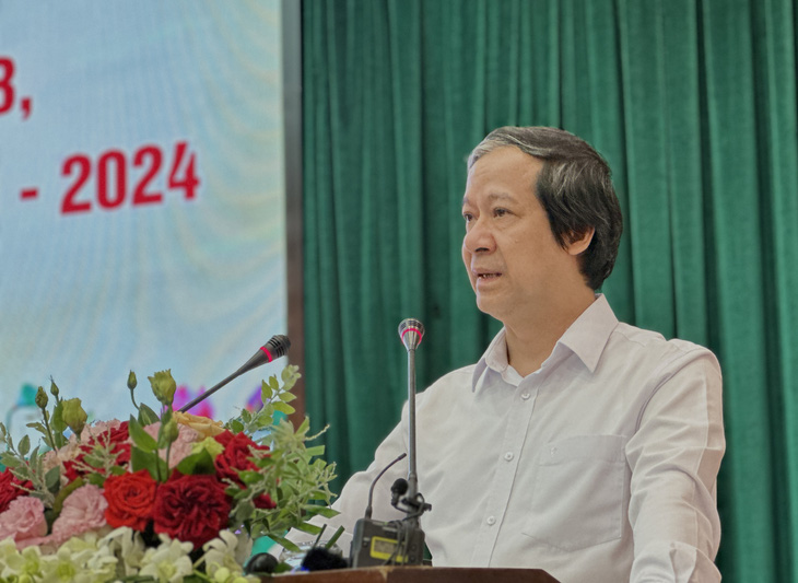 Bộ trưởng Nguyễn Kim Sơn phát biểu tại hội nghị đề nghị đẩy mạnh xã hội hóa giáo dục - Ảnh: TÂM AN