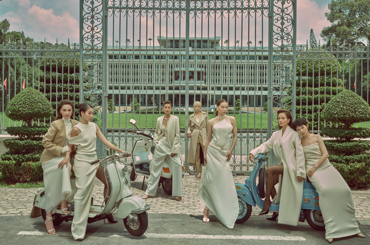 Hồ Ngọc Hà cùng 6 người mẫu có chuyến dạo quanh Sài Gòn từ Dinh Độc Lập