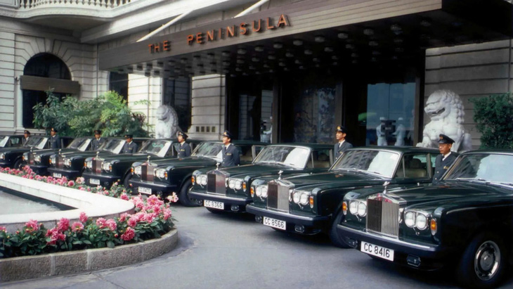 The Peninsula Hotel's entire fleet of Rolls-Royce Phantoms is constantly updated from year to year, but only consists of a maximum of 14 cars, which is less than 1/3 of the amount it would cost to buy the Droptail alone Is - Photo: Drive