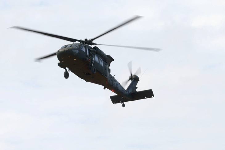 Một chiếc UH-60M Black Hawk chuẩn bị hạ cánh trong cuộc tập trận ở Tân Trúc, Đài Loan, ngày 29-10-2020 - Ảnh: REUTERS