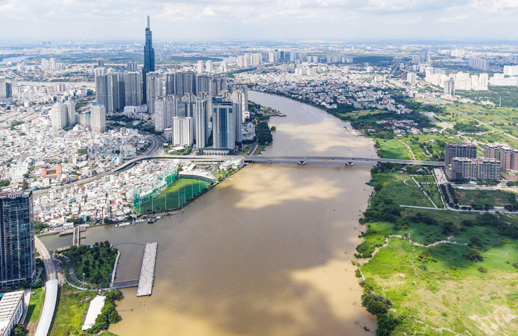 TP.HCM nghiên cứu cải tạo bờ sông Sài Gòn phía bờ Thủ Thiêm để tương quan với bờ phía bến Bạch Đằng - Ảnh: CHÂU TUẤN