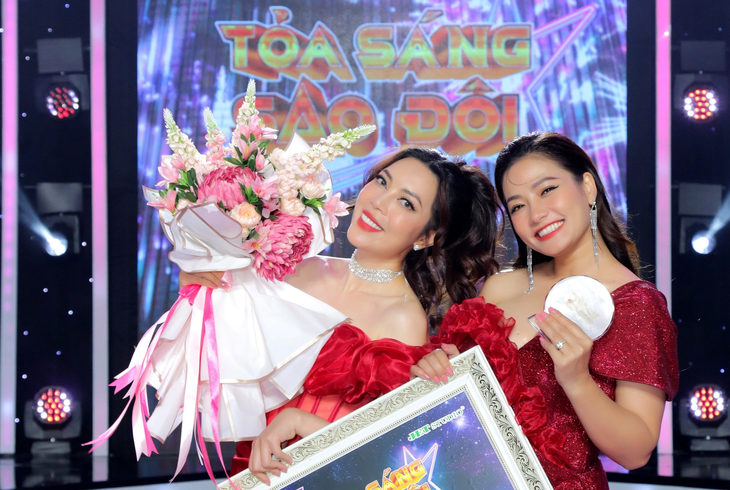 Thu Trang - Tuyết Mai nhận giải nhì - Ảnh: BTC