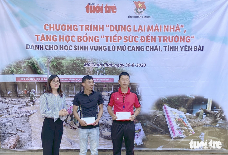 10 sổ tiết kiệm, 52 suất học bổng trị giá hàng trăm triệu đồng gửi tới vùng lũ Mù Cang Chải