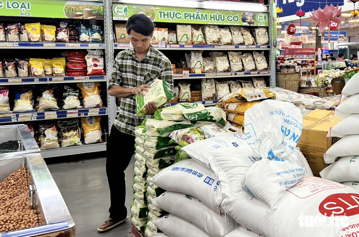 Nguồn cung gạo trên thị trường hiện vẫn khá dồi dào - Ảnh: N.TRÍ