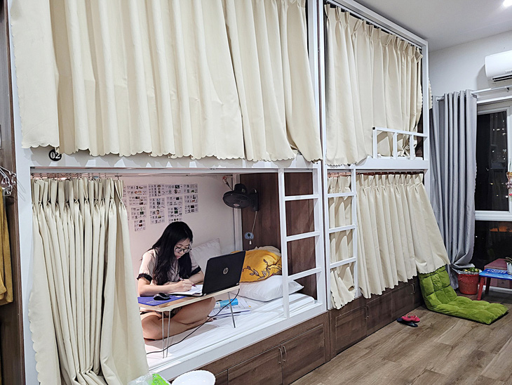 Many people choose dorm-style rooms because they are cheaper, closer to schools and have adequate amenities - Photo: Ngoc Phuong