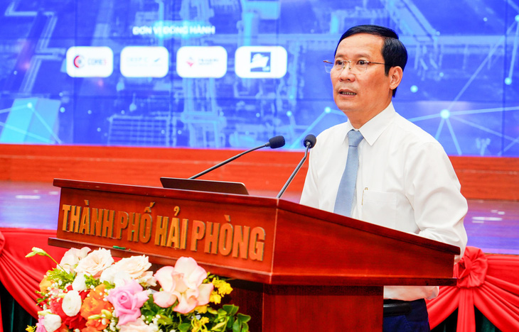 Ông Phạm Tấn Công - chủ tịch VCCI - nhấn mạnh để phát triển khu công nghiệp thì các địa phương cần phải kết nối, liên kết với nhau - Ảnh: Đ.THANH