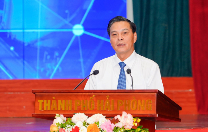 Ông Nguyễn Văn Tùng - chủ tịch UBND TP Hải Phòng - nhìn nhận việc thu hút đầu tư của bốn địa phương tương đối tốt nhưng vẫn còn khoảng cách so với các trung tâm kinh tế lớn khác - Ảnh: Đ.THANH