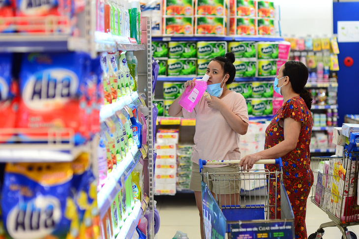 Hệ thống siêu thị Co.opmart, Co.opXtra tung khuyến mãi dịp 2-9 từ 20-50%, áp dụng cho hơn 21.000 sản phẩm hàng hóa sản xuất tại Việt Nam - Ảnh: QUANG ĐỊNH