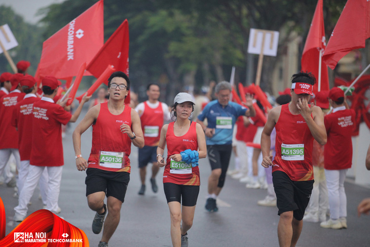 Giải Hà Nội Marathon Techcombank mùa thứ 2 là ngày hội của những người đam mê chạy bộ - Ảnh: NVCC