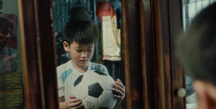Cậu bé Phương Tuấn rất thần tượng tiền đạo Lionel Messi, luôn ao ước gặp gỡ... 