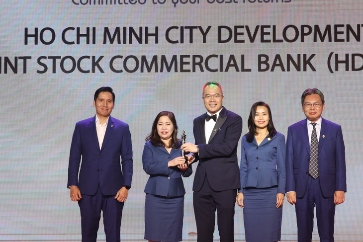 HDBank là ngân hàng duy nhất 6 lần liên tiếp nhận giải “Nơi làm việc tốt nhất Châu Á - Best companies to work for in Asia” và là đơn vị duy nhất được vinh danh “Doanh nghiệp tiên phong chuyển đổi số” - Ảnh: HDB