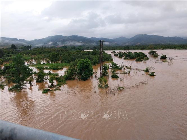 Một khu vực canh tác cây trồng của người dân tại Lâm Đồng bị ngập nặng sau trận mưa lớn kéo dài trong đêm 3-8 - Ảnh: TTXVN 