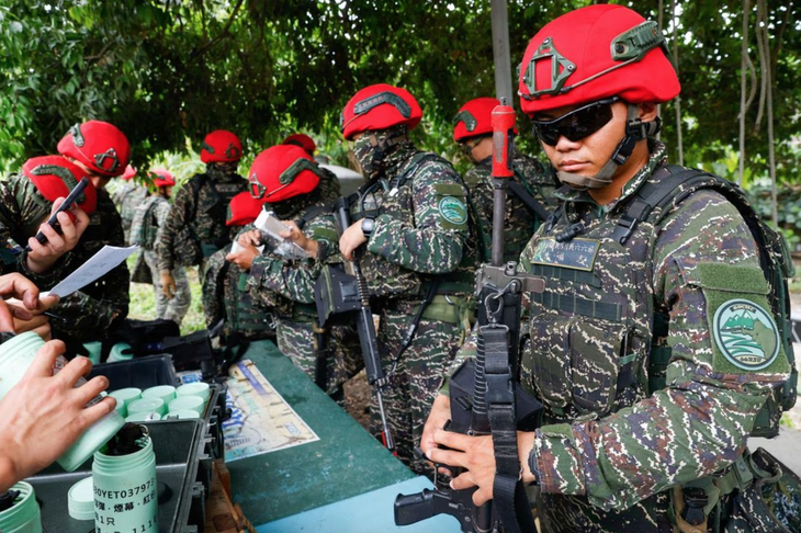 Lực lượng phòng vệ Đài Loan  trong cuộc tập trận chống đổ bộ thường niên Hán Quang ở thành phố Tân Bắc, Đài Loan ngày 27-7 - Ảnh: REUTERS