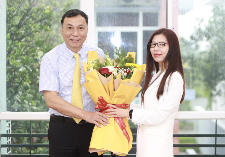 Chủ tịch VFF Trần Quốc Tuấn bắt đầu buổi đối thoại cùng Tuổi Trẻ Online - Ảnh: NGUYỄN KHÁNH