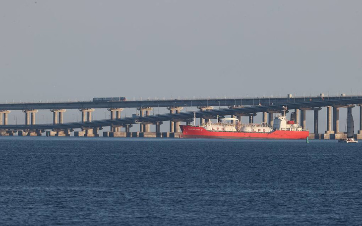 Drone Ukraine tấn công tàu chở hóa chất Nga ở Crimea