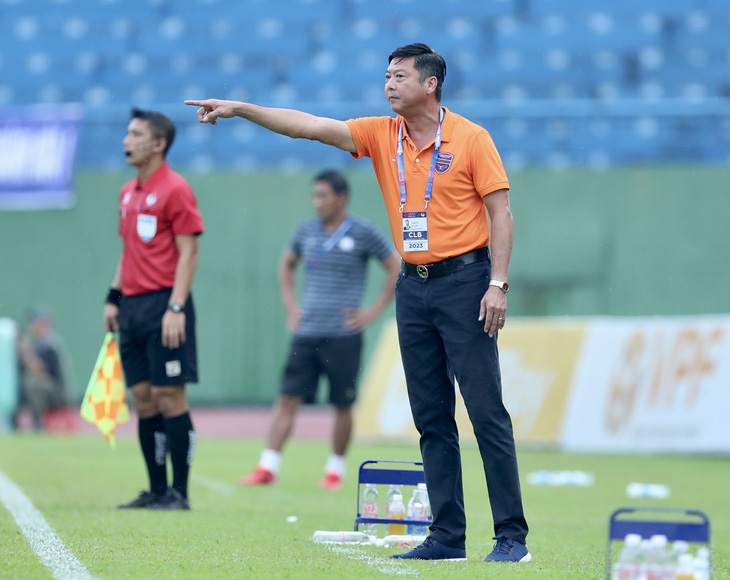 HLV Lê Huỳnh Đức khẳng định B.Bình Dương sẽ chơi tất tay với CLB TP.HCM ở lượt cuối V-League 2023 - Ảnh: HOÀNG TUẤN