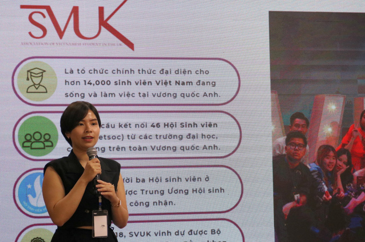 Hà Phương Anh - chủ tịch Hội Sinh viên Việt Nam tại Anh - chia sẻ kinh nghiệm cho các bạn trẻ về cơ hội và kinh nghiệm du học tại Anh - Ảnh: BẢO KHANH