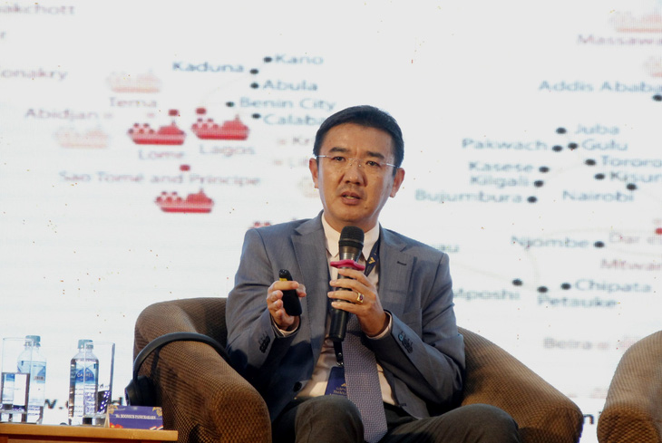 Tiến sĩ Boonsub Panichakarn, Đại học Naresuan kiêm Chủ tịch mạng lưới học thuật về logistics ASSEA nêu ra các yếu tố kết nối hành lang kinh tế Đông – Tây - Ảnh: Q.NAM