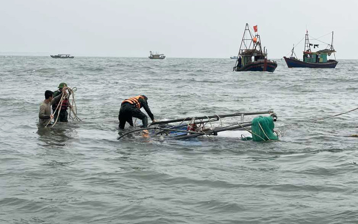 Tìm kiếm gia đình ngư dân mất tích trên vùng biển Hải Phòng