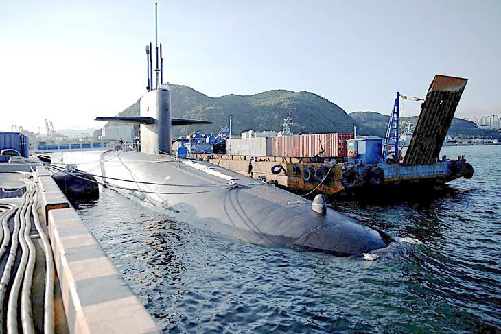 Tàu ngầm USS Kentucky Mỹ tại một cảng ở Hàn Quốc vào ngày 19-7 - Ảnh: Reuters