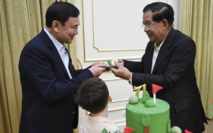 Ông Thaksin dự sinh nhật ông Hun Sen ở Campuchia