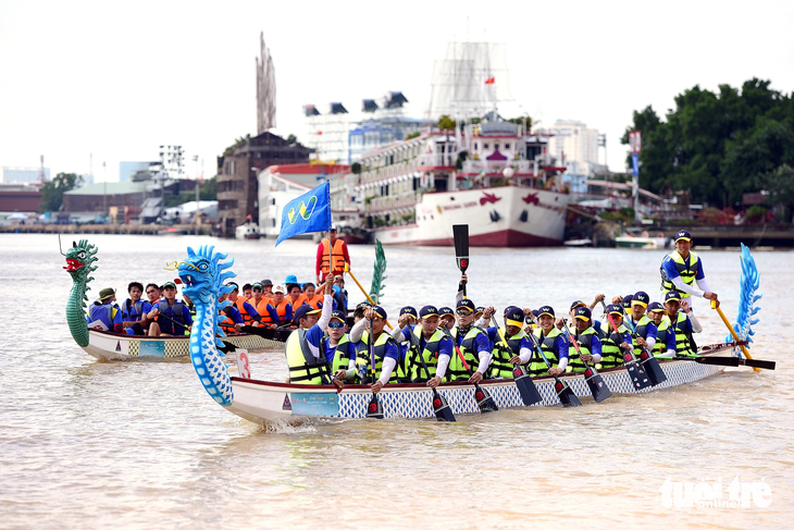 Hoạt động đua thuyền nằm trong chuỗi hoạt động của Lễ hội Sông nước TP.HCM năm 2023 - Ảnh: D.PHAN