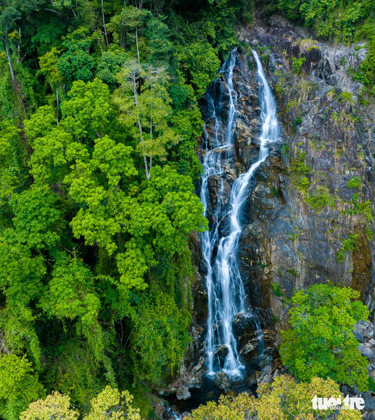 One level of Four Storey waterfall seen from above - Photo: DUNG NHAN