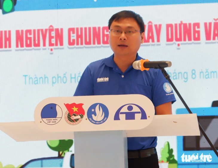 Phó bí thư Thành Đoàn TP.HCM Trương Minh Tước Nguyên phát biểu tại chương trình tổ chức ở quận Bình Tân - Ảnh: K.ANH