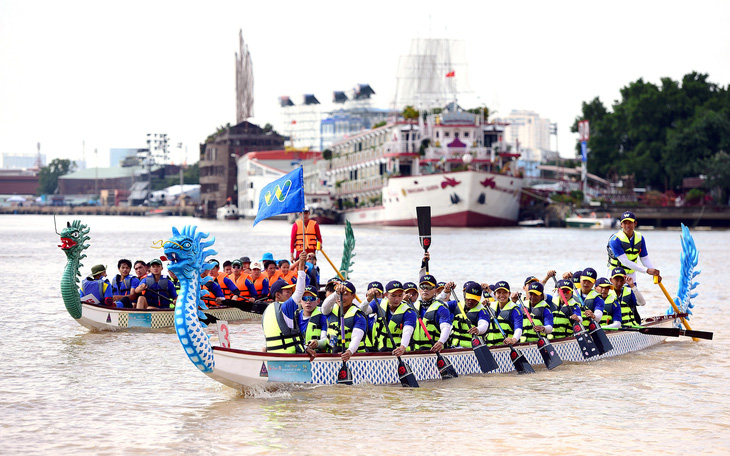 Lễ hội Sông nước: Để người dân "chạm" vào dòng sông