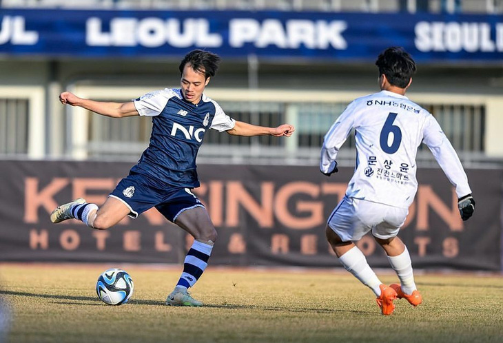 Tiền đạo Văn Toàn lần đầu được đá chính trong màu áo CLB Seoul E-Land vòng 13 K-League 2 ngày 20-5 - Ảnh: Seoul E-Land FC