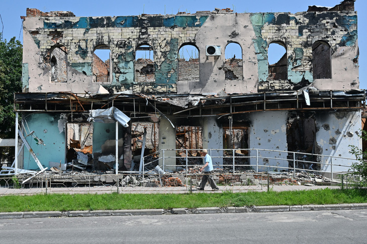 Nhà cửa bị chiến tranh tàn phá ở Kharkov, Ukraine - Ảnh: AFP