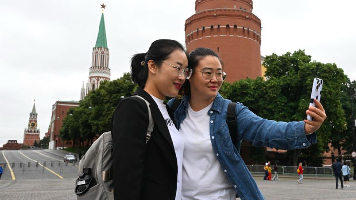 Khách du lịch Trung Quốc dẫn đầu về số lượt khách đến Nga trong 6 tháng đầu năm 2023, tiếp theo là khách Thổ Nhĩ Kỳ, Đức, Turkmenistan và Iran - Ảnh: SPUTNIK