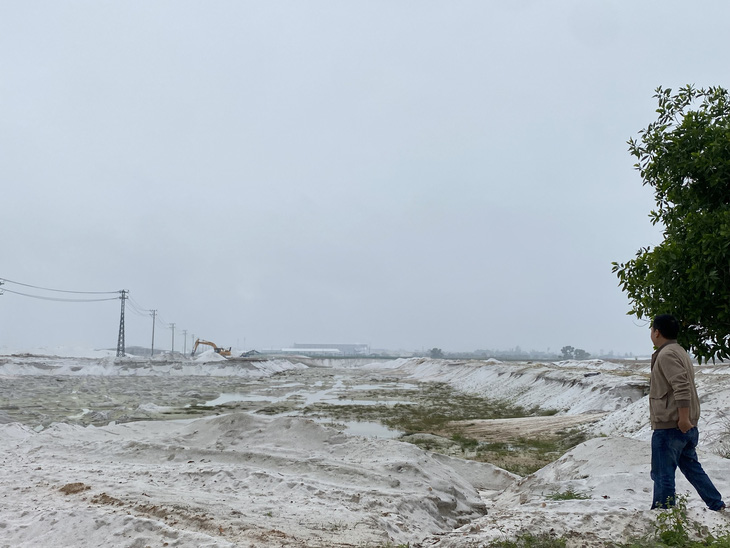 Mỏ cát trắng Hương An, nơi doanh nghiệp khai thác vượt 35.000 tấn cát trắng - Ảnh: LÊ TRUNG