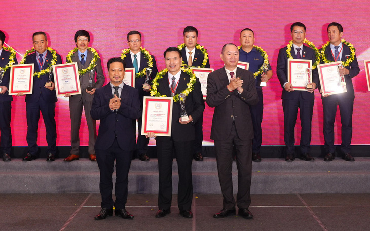 Hanwha Life Việt Nam tiếp tục vào "Top 10 công ty bảo hiểm nhân thọ uy tín 2023"