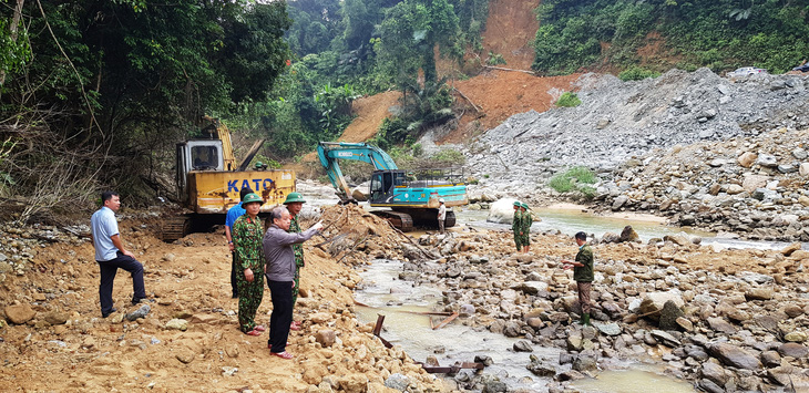 Thua Thien Hue working on setting up a scientific research project on the status of landslides in the area following a series of catastrophic landslides in the Rao Trang 3 hydropower area in 2020 - Photo: NHAT LINH