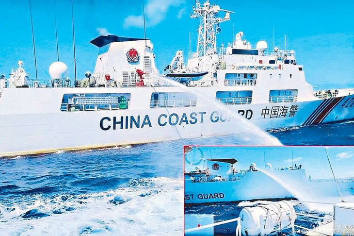 Hình ảnh do tuần duyên Philippines công bố, nói Trung Quốc phun &quot;vòi rồng&quot; vào tàu tuần duyên của họ - Ảnh: Philippine Coast Guard