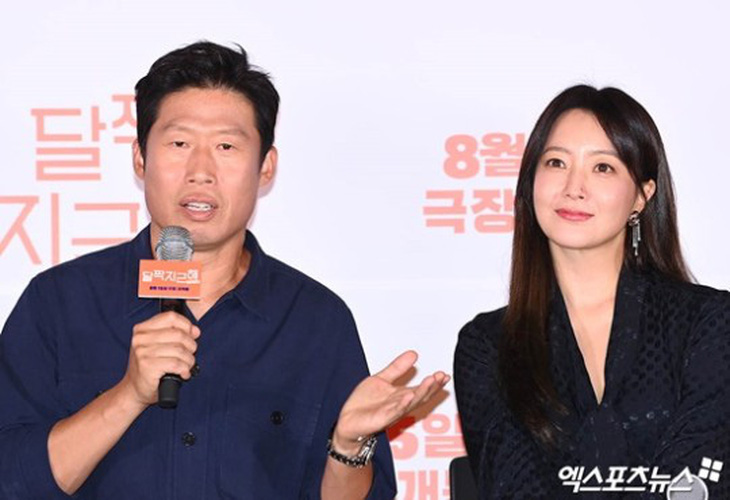 Yoo Hae Jin và Kim Hee Sun trong sự kiện ra mắt phim